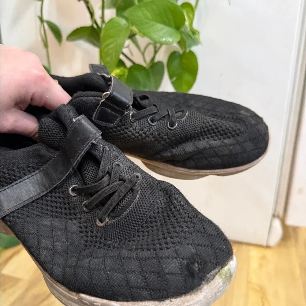 N/A stylish black